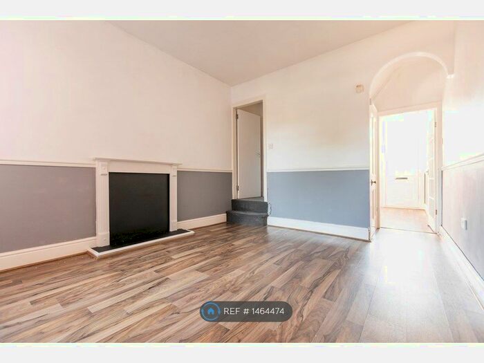 3 Bedroom End Of Terrace House To Rent In Vicarage Road, Halesowen, B62