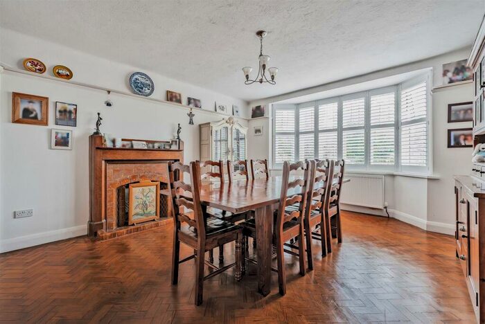 5 Bedroom Detached House For Sale In Banstead Road, Banstead, SM7