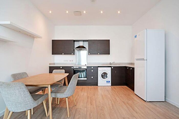 2 Bedroom Apartment To Rent In Apt The Gateway, Broad Street, Sheffield, S2