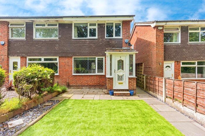 3 Bedroom Semi-Detached House For Sale In Havergate Walks, Stockport, Greater Manchester, SK2