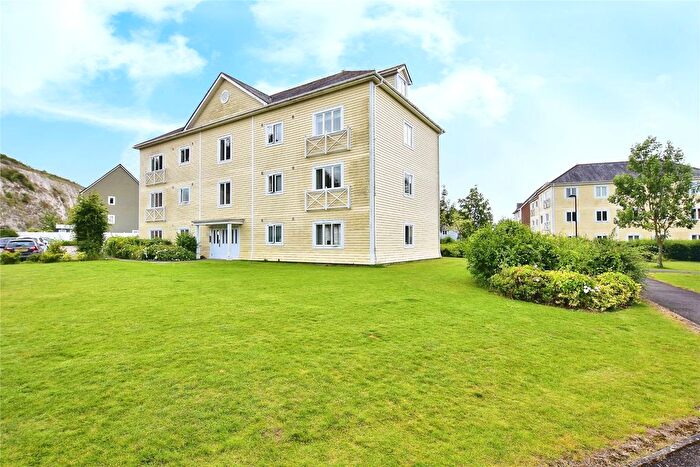 2 Bedroom Flat For Sale In Alisander Close, Snodland, Kent, ME6