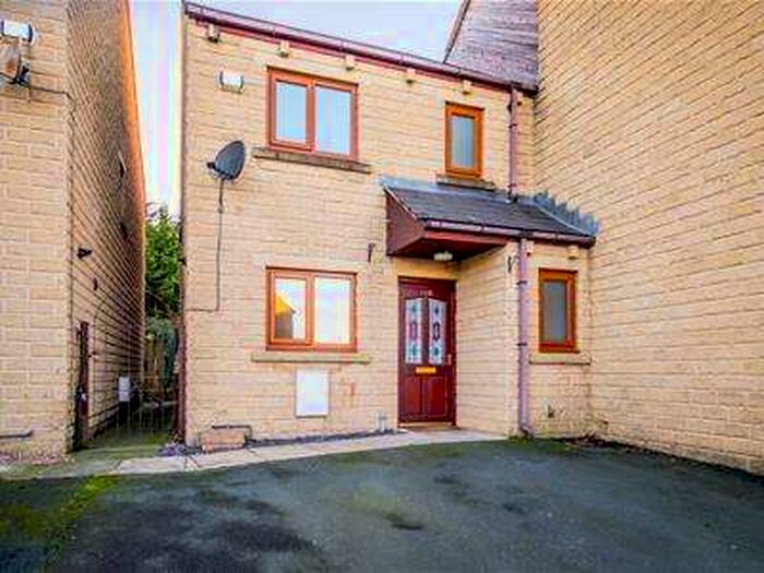 3 Bedroom Semi-Detached House To Rent In Bradley View, Holywell Green, Halifax, HX4