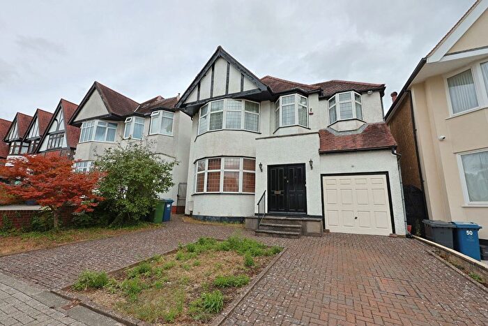 4 Bedroom Detached House For Sale In Lake View, Edgware, HA8