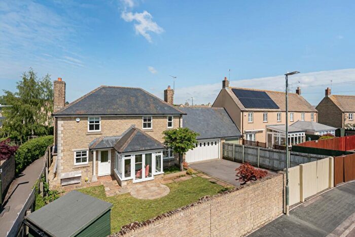 4 Bedroom Link Detached House For Sale In Century Close, Cirencester, Gloucestershire, GL7