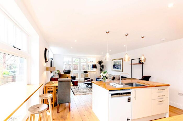 2 Bedroom Cottage To Rent In Ennismore Avenue, Guildford, GU1