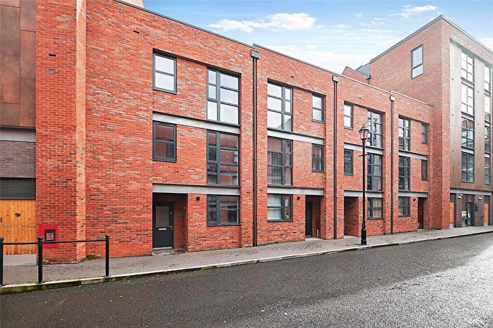 3 Bedroom Terraced House To Rent In Tenby Street South, Birmingham, West Midlands, B1