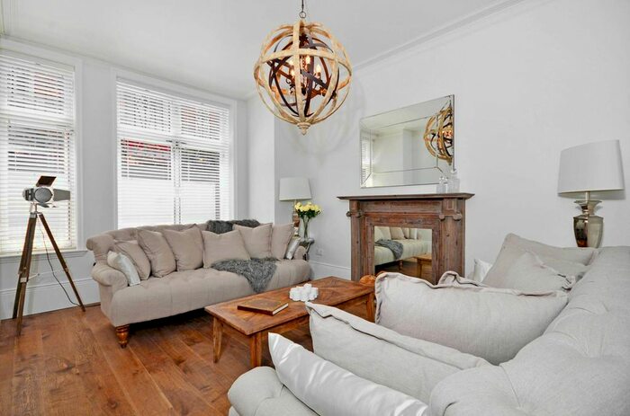 4 Bedroom Flat To Rent In Torrington Place, Bloomsbury, London, WC1E