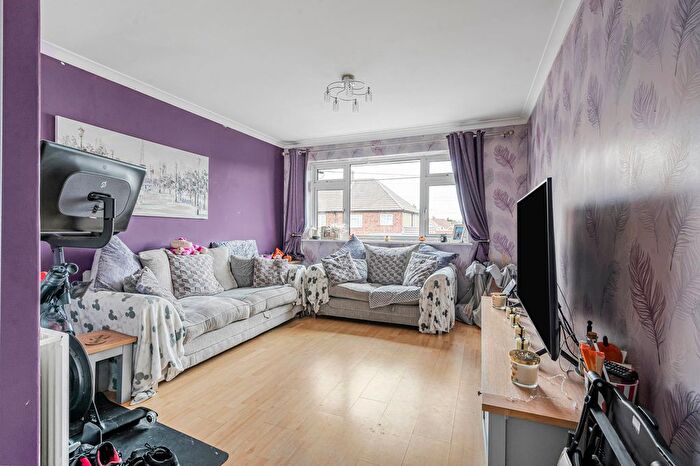 2 Bedroom Maisonette For Sale In Pear Tree Road, Ashford, Surrey, TW15