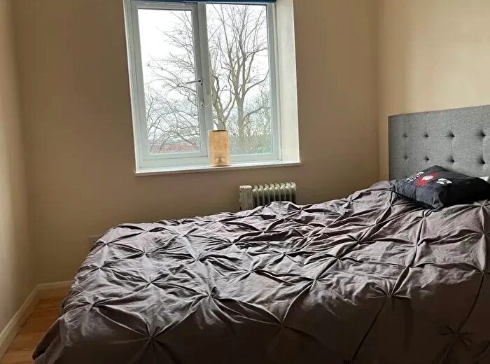 2 Bedroom Flat To Rent In Ellison Road, London, SW16