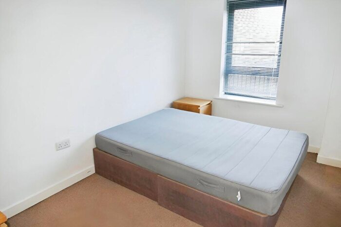 2 Bedroom Flat To Rent In Bouverie Court, Leeds, West Yorkshire, LS9