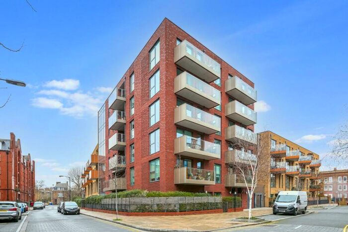 2 Bedroom Apartment To Rent In Edmund Street, London, SE5