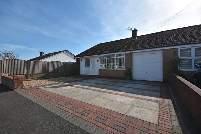3 Bedroom Semi-Detached Bungalow For Sale In Melrose Avenue, Burtonwood, Warrington, WA5