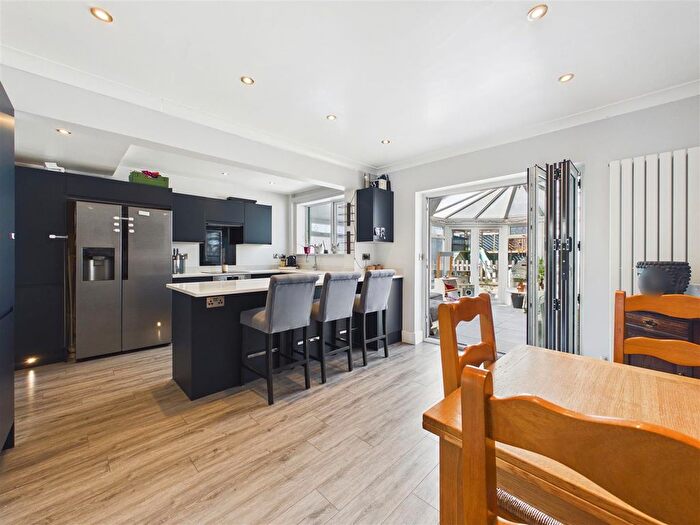 3 Bedroom Detached House For Sale In Cheetham Avenue, Unstone, Dronfield, S18