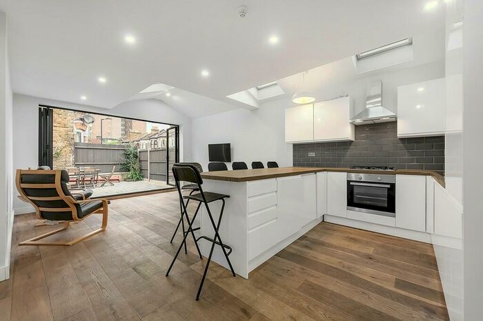 6 Bedroom End Of Terrace House To Rent In Elcot Avenue, SE15