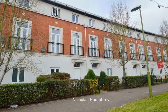 4 Bedroom House To Rent In Mosquito Way, AL10