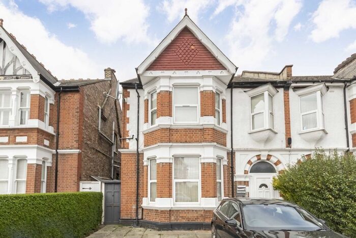 Studio To Rent In Twyford Avenue, London, W3