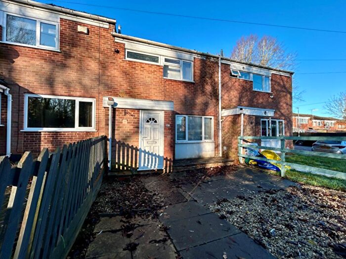 3 Bedroom Terraced House For Sale In Waveney Close, The Grange, NN11