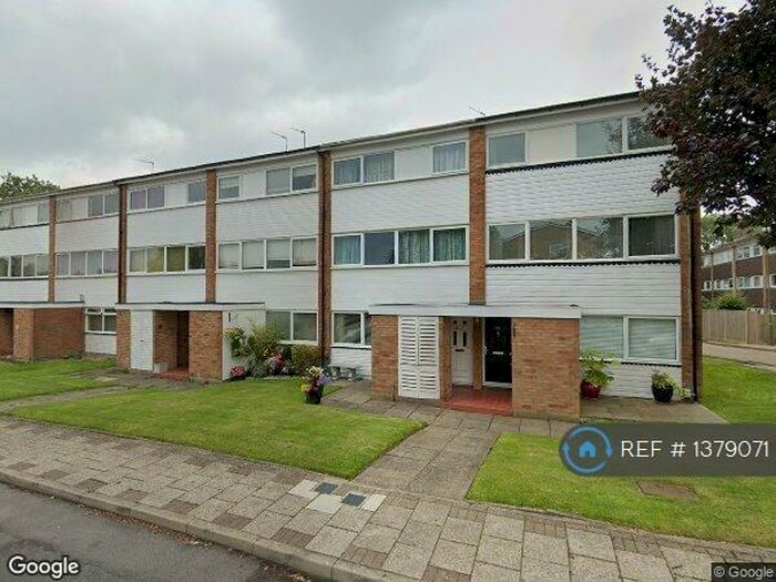 2 Bedroom Flat To Rent In Woodcote Drive, Orpington, BR6