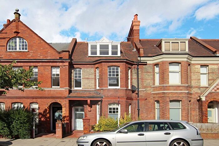 1 Bedroom Flat To Rent In Amesbury Avenue, London, SW2