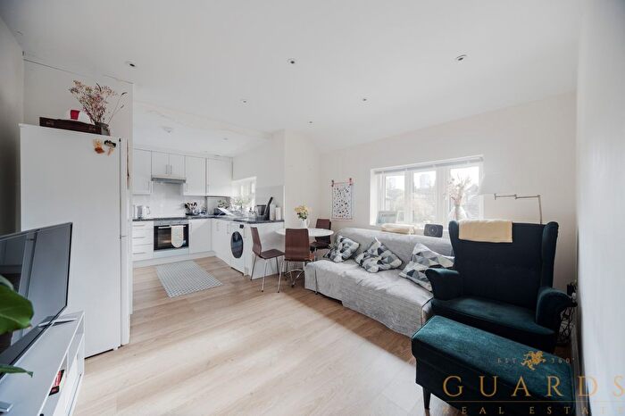 3 Bedroom Flat To Rent In Crowther Avenue, Brentford, TW8