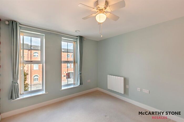2 Bedroom Flat For Sale In Clive Road, Batchley, Redditch, B97