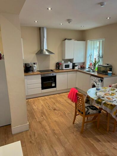 2 Bedroom Flat To Rent In Town Road, London, N9