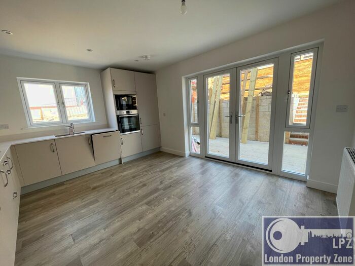 3 Bedroom Detached House To Rent In Braming Crescent, Tunbridge Wells, TN2