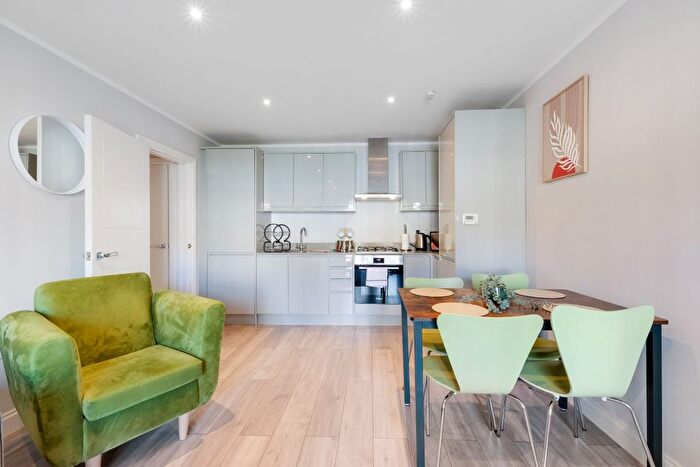 2 Bedroom Flat To Rent In Flat, West Wycombe Road, High Wycombe, HP12