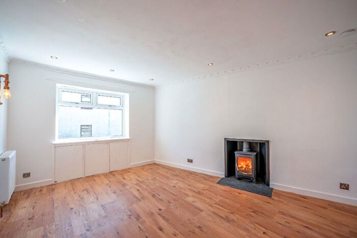 2 Bedroom Cottage To Rent In Main Street, Upper Largo, KY8