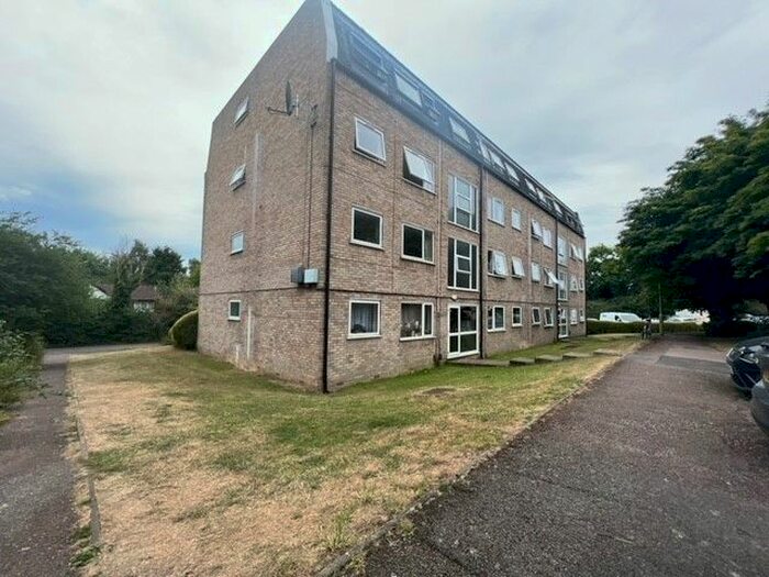 2 Bedroom Flat To Rent In Falcon Court, Ware, SG12