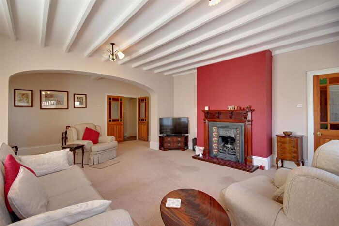 6 Bedroom Link Detached House For Sale In Westgate, North Cave, HU15
