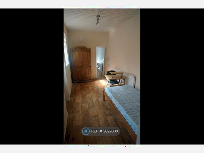 Studio To Rent In Allesley Old Road, Coventry, CV5