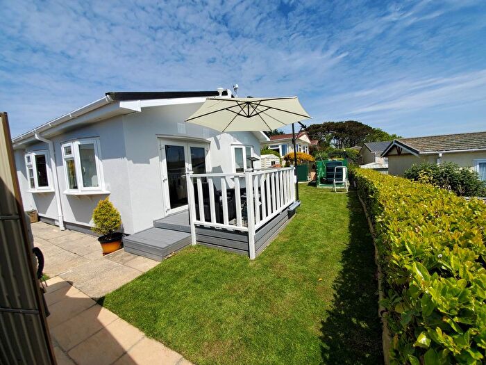 2 Bedroom Mobile/park Home For Sale In Roughtor View, Delabole, PL33