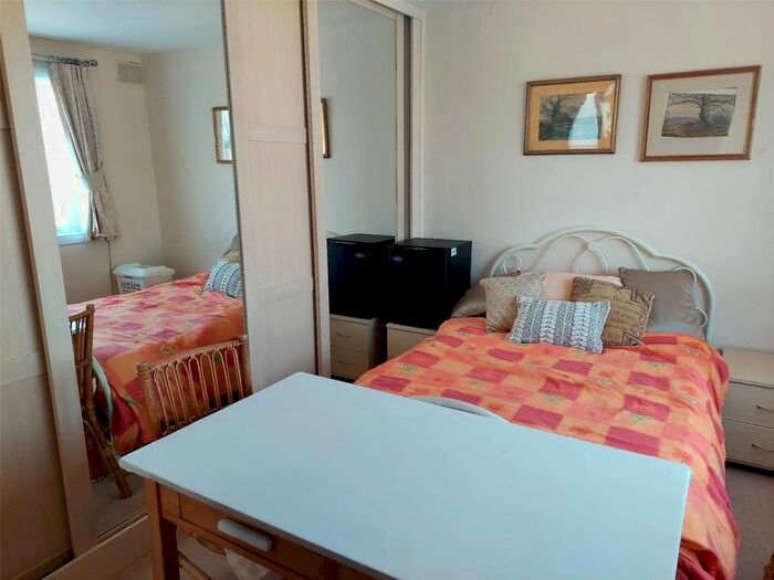 Parking/garage To Rent In Lonsdale Road, Enfield, EN2