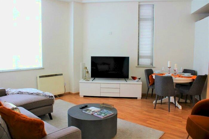 1 Bedroom Apartment To Rent In City Road, Islington, London, EC1V