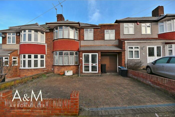 4 Bedroom House To Rent In Basildon Avenue, Clayhall, IG5