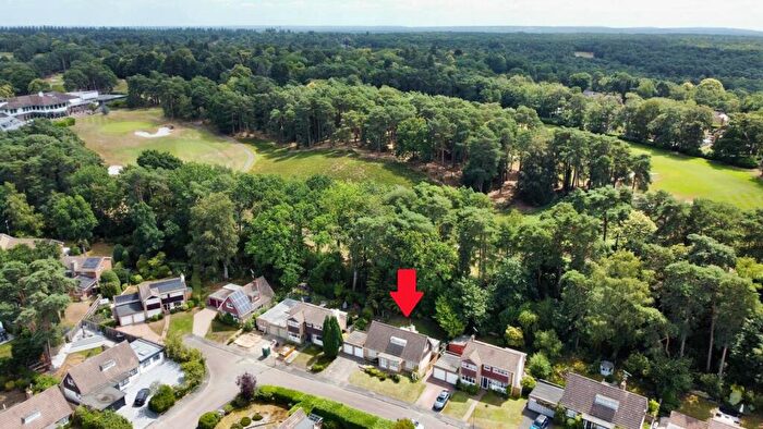 4 Bedroom Chalet For Sale In Wilmot Way, Camberley, GU15