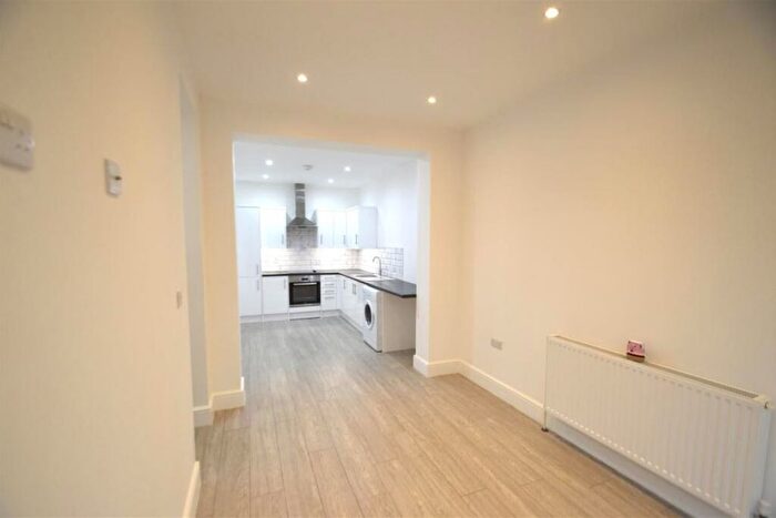 1 Bedroom Flat To Rent In Station Lane, Hornchurch, RM12