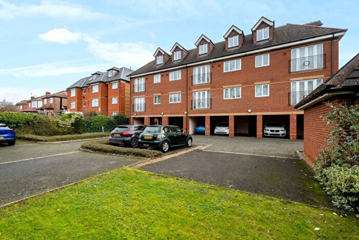 2 Bedroom Flat To Rent In Phoenix Court, Dukes Avenue, New Malden, KT3