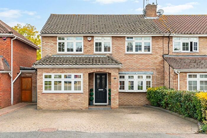 4 Bedroom Property For Sale In High Wood Road, Hoddesdon, EN11