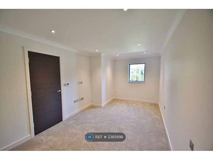2 Bedroom Flat To Rent In Epsom Court, London, NW4