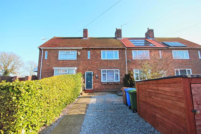 2 Bedroom Terraced House For Sale In Lawrence Avenue, Catfoss, HU11