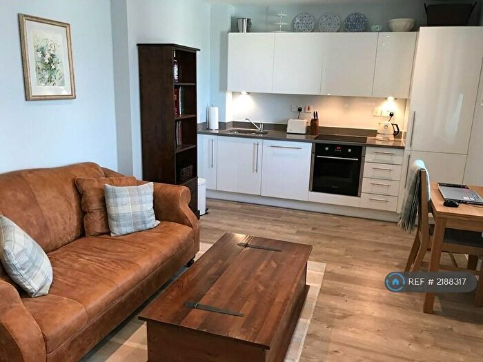 Studio To Rent In Salcombe Court, London, E14