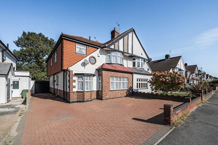 4 Bedroom Semi-detached House For Sale In Faraday Avenue, Sidcup, DA14
