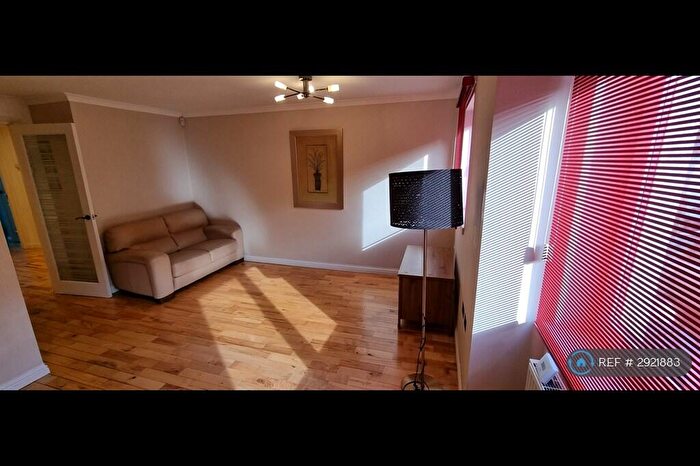 2 Bedroom Flat To Rent In Napiershall, Glasgow, G20