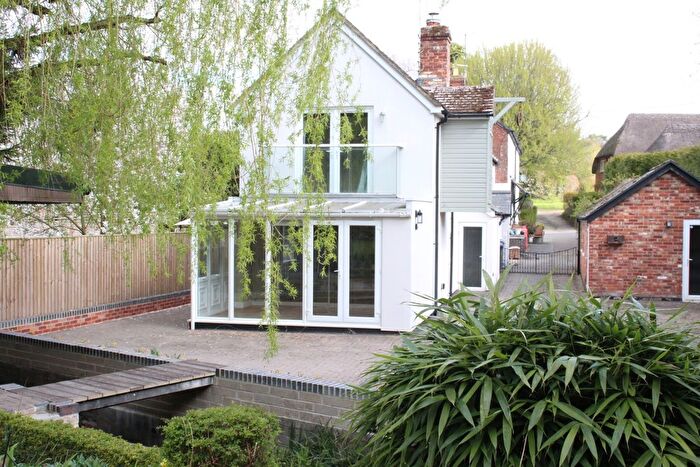 3 Bedroom Cottage For Sale In Grafton Road, Wilton, SN8