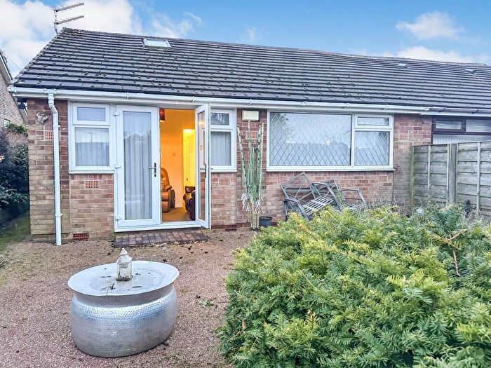 2 Bedroom Semi Detached House For Sale In Thornham Road, Oldham, Greater Manchester, OL2