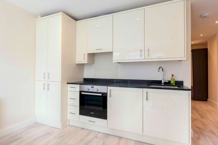 Studio To Rent In Brixton Road, Brixton, London, SW9