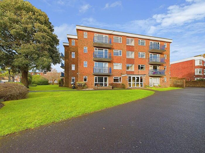 2 Bedroom Apartment To Rent In Wordsworth Road, Worthing, BN11