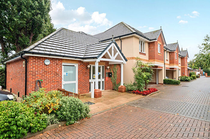 1 Bedroom Flat For Sale In Ackender Road, Alton, Hampshire, GU34